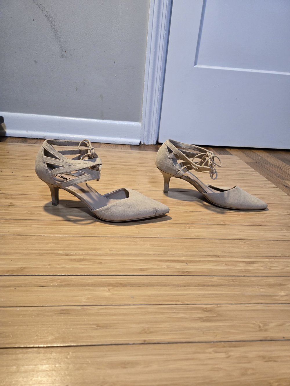 Fioni Women's Pointed Toe Lace-Up Heels in Light Taupe